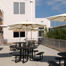 Trädgårdsparasoll i trä 300 cm justerbar lutning beige