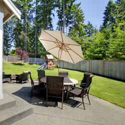 Trädgårdsparasoll i trä 300 cm justerbar lutning beige