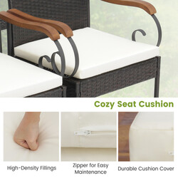 Två terrassstolar i rotting med robust metallram och väderbeständig design