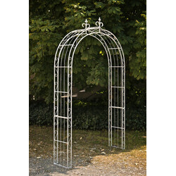 Rosenbåge i kraftigt järn med dekorativa detaljer