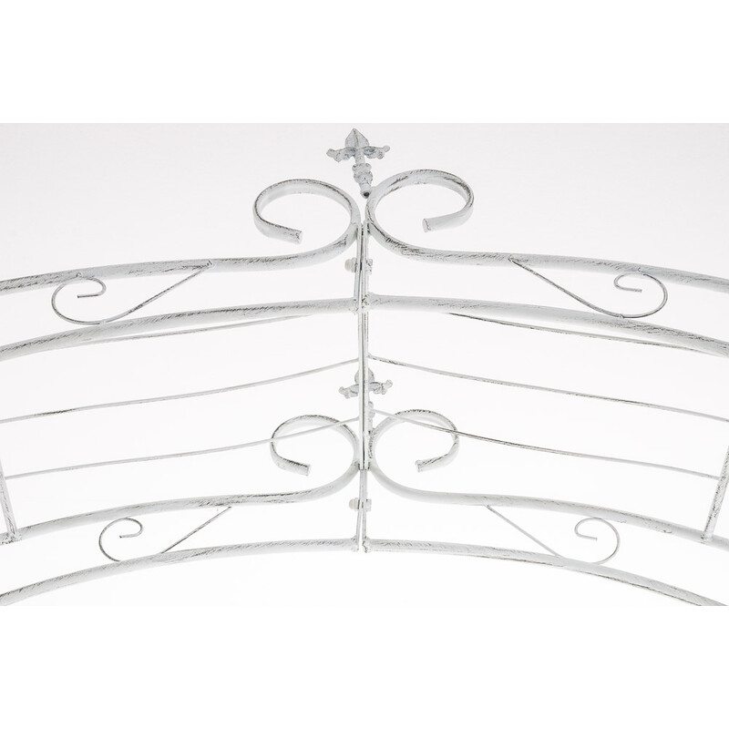 Rosenbåge i kraftigt järn med dekorativa detaljer