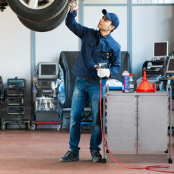 Rullvagn med 12 stapelbara lådor och metallram för flexibel förvaring