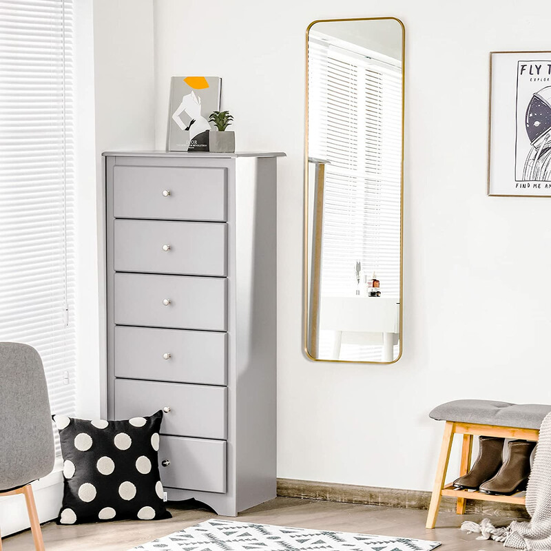 Helkroppsspegel med gyllene stålram och säkerhetsfilm för väggmontering