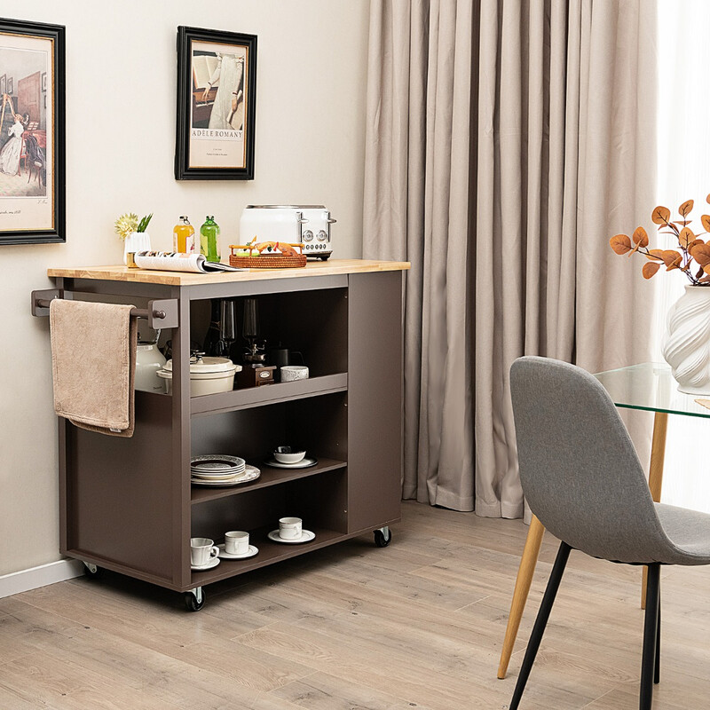 hyllor och handdukshållare i brun färg