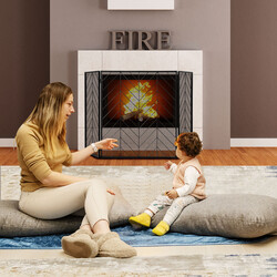 Fällbart eldskydd i metall med tre paneler och elegant design för säkerhet och stil