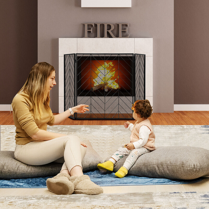 Fällbart eldskydd i metall med tre paneler och elegant design för säkerhet och stil