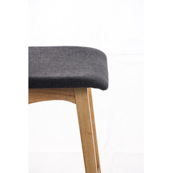 Elegant barstol med quiltad sits och fotstöd