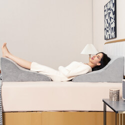 Ergonomisk läskudde för säng och soffa med tvättbart överdrag, grå kilkudde