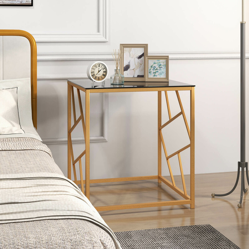 Sidobord med härdat glas och gyllene metallram för modern inredning 50 x 50 x 55 cm