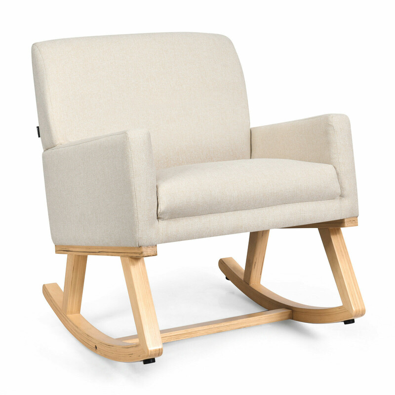 Bekväm gungstol i massivt trä med beige tygklädsel och ergonomisk design