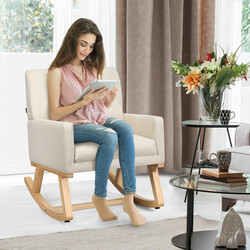 Bekväm gungstol i massivt trä med beige tygklädsel och ergonomisk design