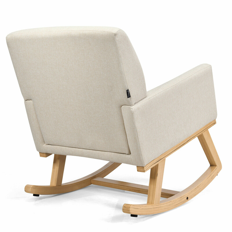 Bekväm gungstol i massivt trä med beige tygklädsel och ergonomisk design