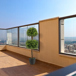 Konstgjord buxbom 100 cm med två klotformade sektioner och cementfylld kruka