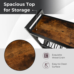 Väggmonterat vinställ med två hyllor och tre rader för vinglashållare