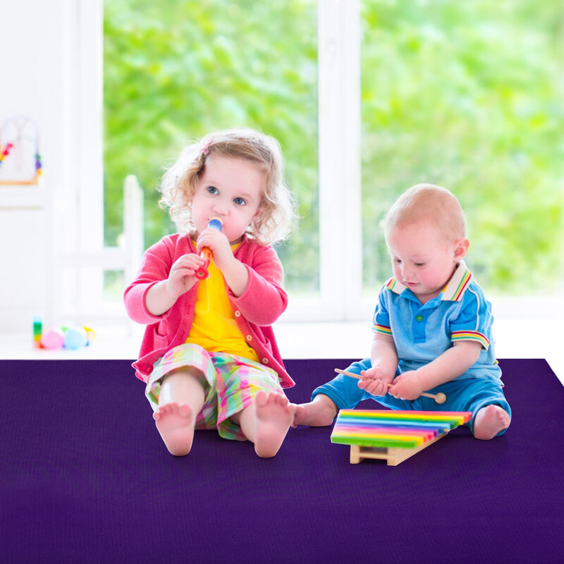 Yogamatta med dubbelsidig halkfri design och justerbara kardborreband i lila färg