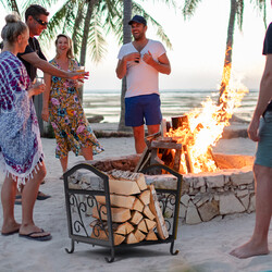 Kompakt vedhållare i metall med eleganta mönster och upphöjda fötter svart