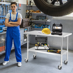 Stort arbetsbord i rostfritt stål med hjul och justerbar hylla för kök och restaurang