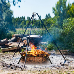 Robust vedhållare i smidesjärn med värmebeständig yta för inomhus- och utomhusbruk 46 cm