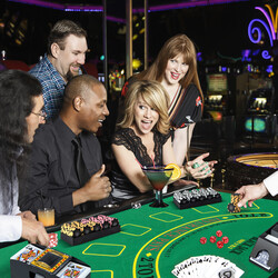 Pokerset med 300 marker och komplett tillbehör för professionell pokerupplevelse hemma