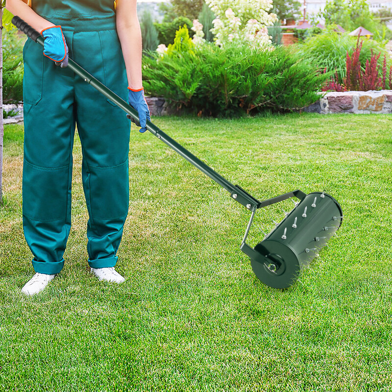 Manuell gräsmattsluftrare med justerbar vikt och ergonomiskt skaft 44 x 128 cm grön