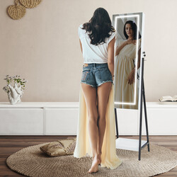 LED-belysning och låsbar dörr