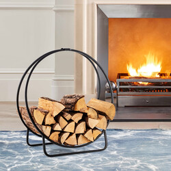 Kraftig och stilren vedhållare i metall med hög bärkapacitet för inomhus- och utomhusbruk