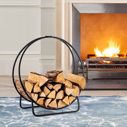 Kraftig och stilren vedhållare i metall med hög bärkapacitet för inomhus- och utomhusbruk