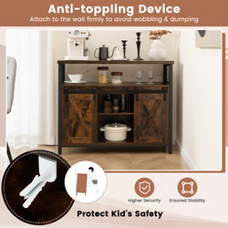 Buffetskåp med justerbara hyllor, skjutdörrar och lantlig stil för praktisk förvaring