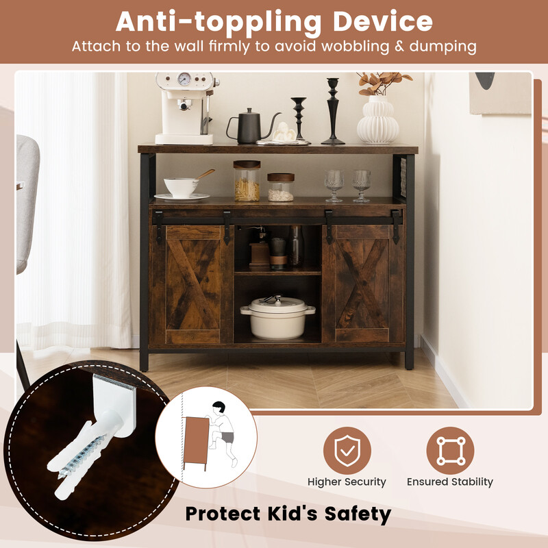 Buffetskåp med justerbara hyllor, skjutdörrar och lantlig stil för praktisk förvaring