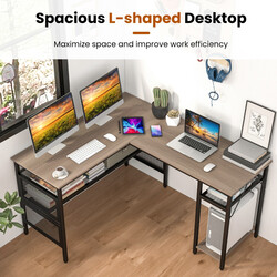 L-format skrivbord med laddstation och gallerhyllor för hemmakontor