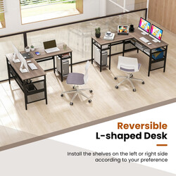 L-format skrivbord med laddstation och gallerhyllor för hemmakontor