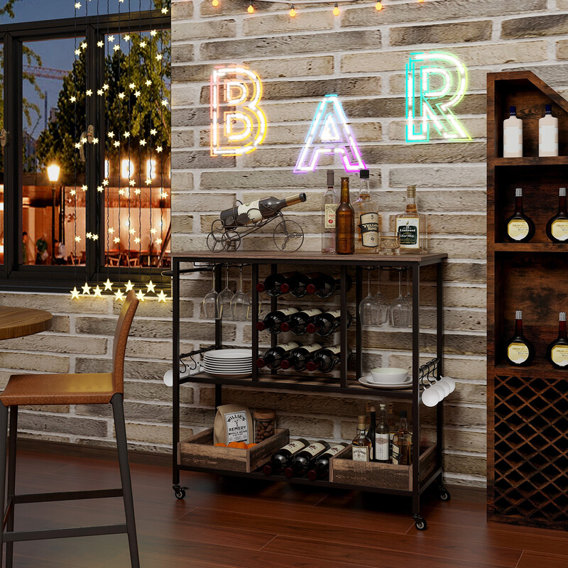 Rustik serveringsvagn med hjul, glashållare, vinförvaring och krokar i brun design