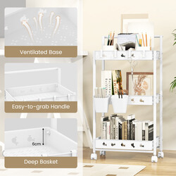 Vit trevånings rullvagn med hjul och hängande koppar för flexibel förvaring i hemmet