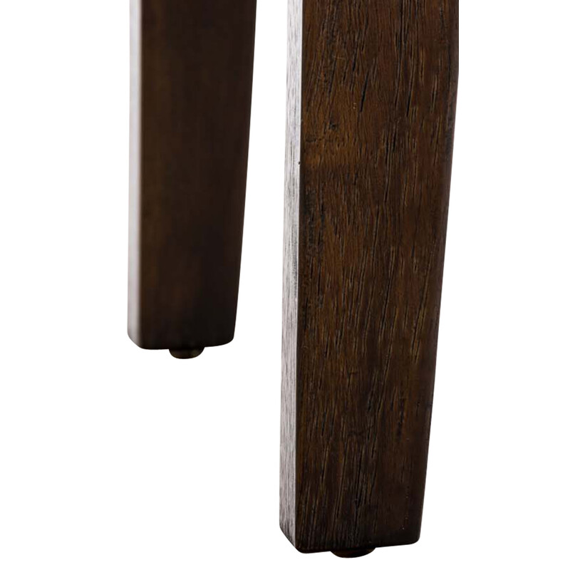 Elegant vilstol med quiltad klädsel och gummiträben