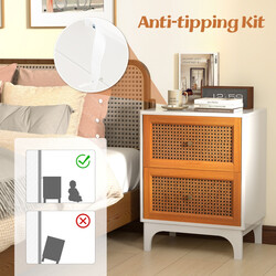 Sängbord i rotting med två lådor och massiva träben, vit och brun