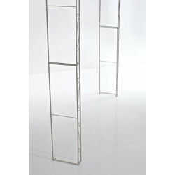 Elegant rosenbåge i pulverlackerat järn för klätterväxter