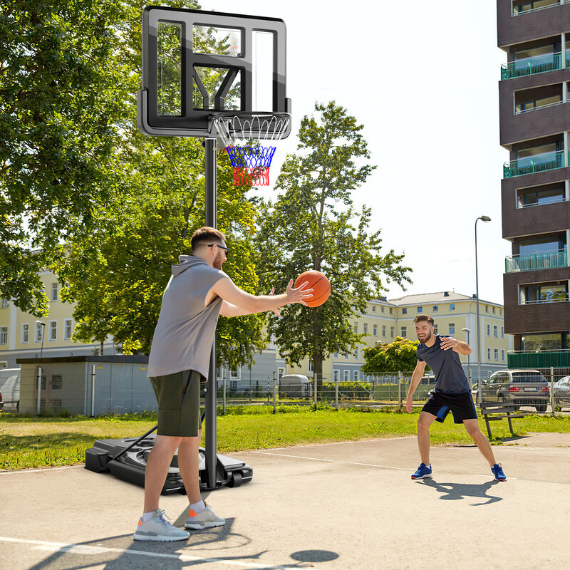 Höj- och sänkbar basketställning för utomhusbruk med stabil bas och hjul