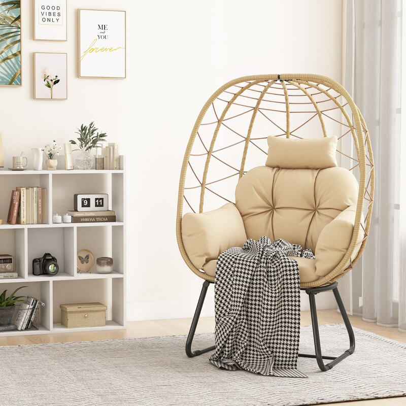 Rattan fåtölj med avtagbar kudde och metallram för inomhus och utomhus bruk beige