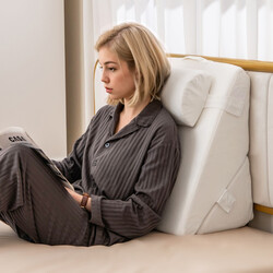 Ergonomisk kilkudde med minnesskum och huvudstöd för bättre sömn