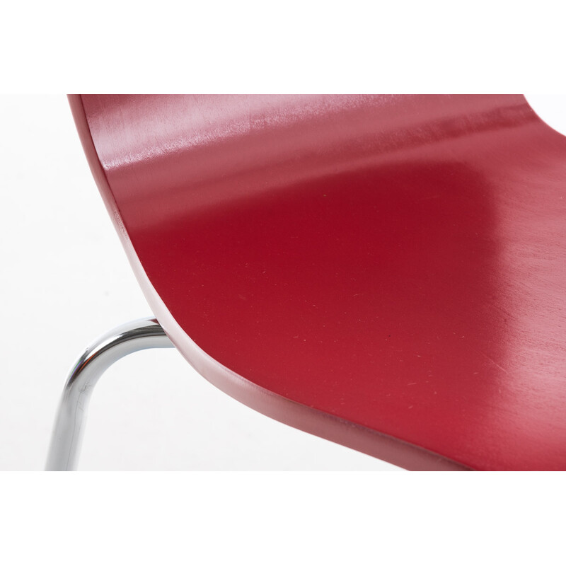 Ergonomisk stapelbar besöksstol i trä och metall