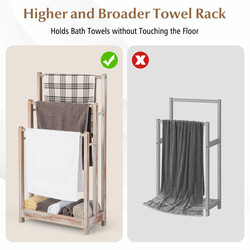 Fristående handduksställ i trä med tre stänger och förvaringshylla brun