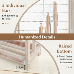 Fristående handduksställ i trä med tre stänger och förvaringshylla brun