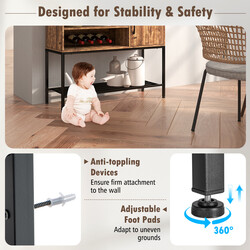 Elegant barskåp med vinställ och förvaringshyllor i trä och metall för matsal