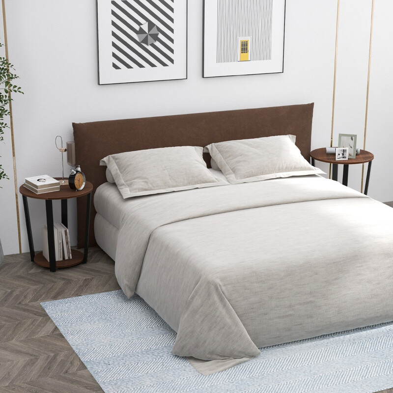 Runt sidobord med öppen hylla och metallram i rustik brun design