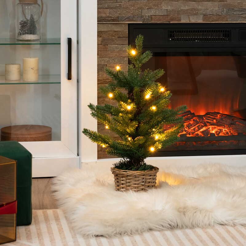 Litet förbelyst julträd med LED-lampor och timerfunktion för hem och kontor