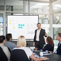 Dubbelsidig mobil whiteboard 120x90 cm med magnetisk yta och justerbar höjd