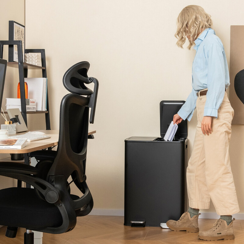 Soptunna med två fack 2 x 30L för kök med mjukstängande lock svart