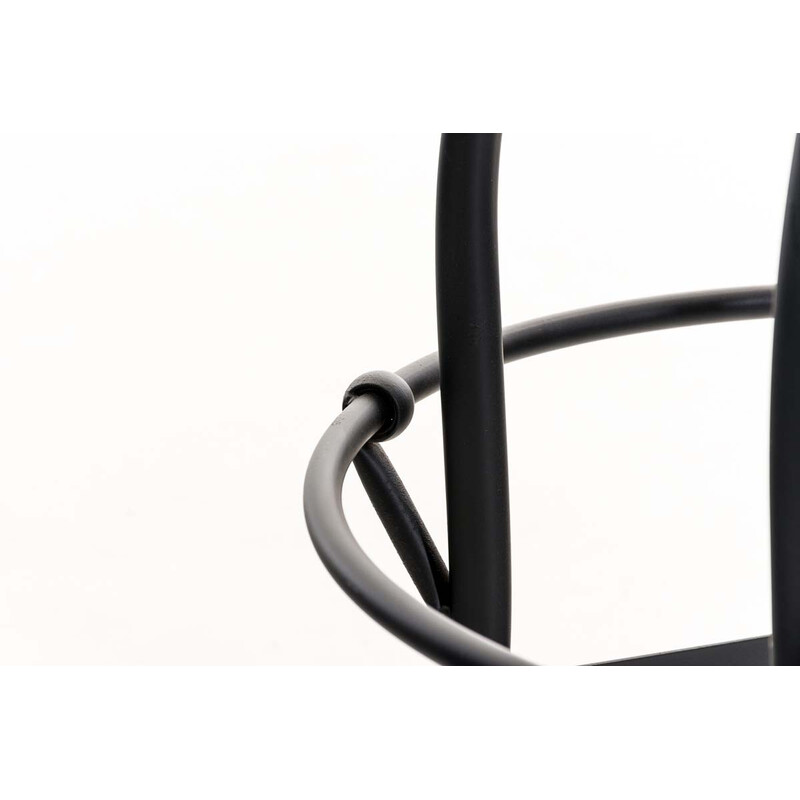 Elegant höjdjusterbar barstol i trä och metall