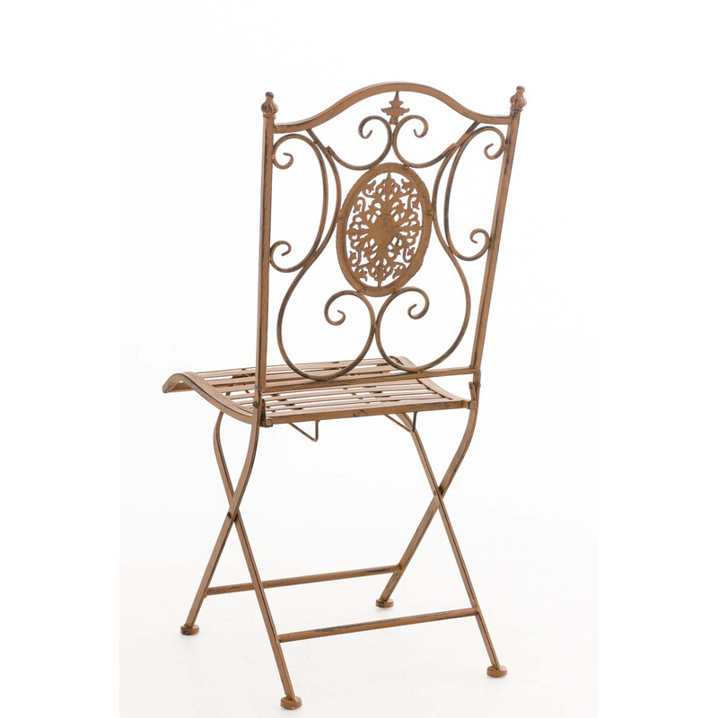 Fällbar järnstol med antikpatina och nostalgiska dekorationer