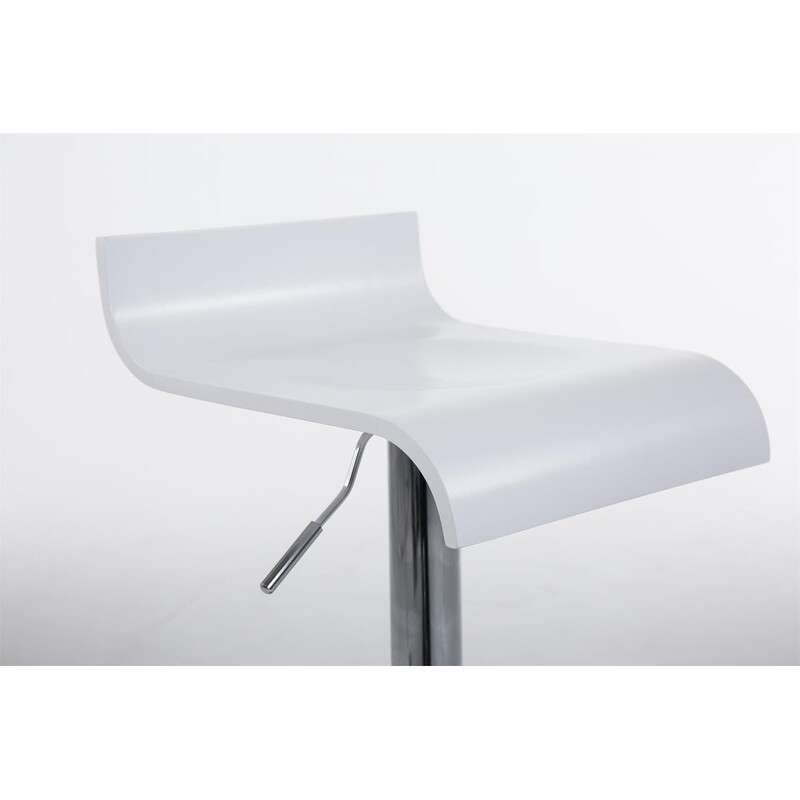 Elegant justerbar barstol i trä med kromad stomme